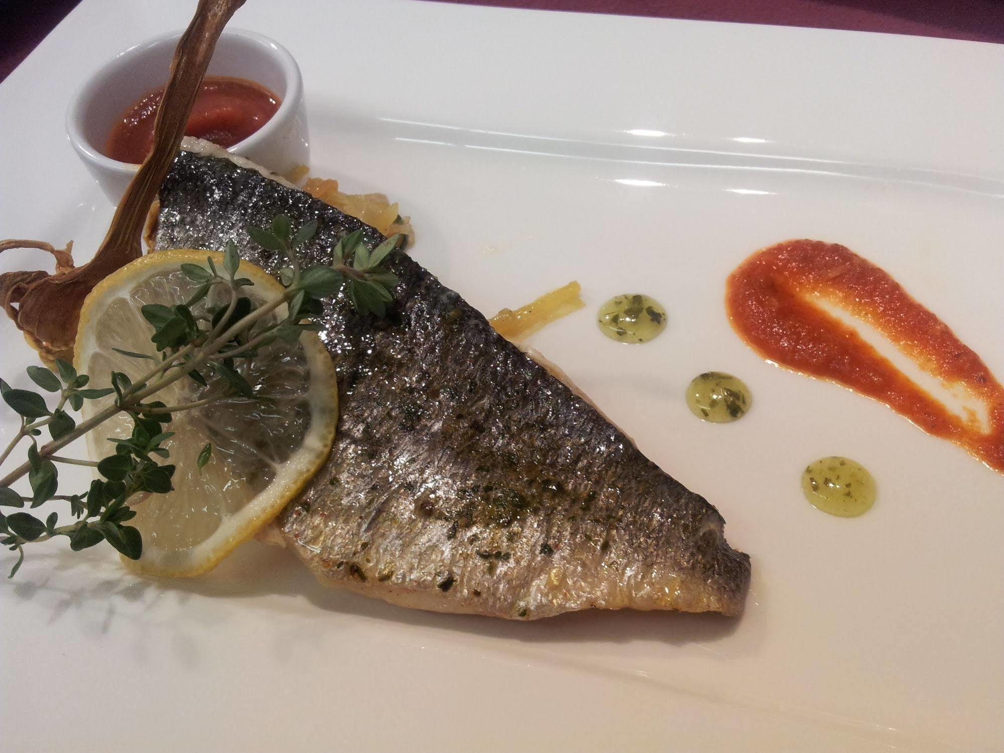 Reves Gourmands, Hotellerie & Gastronomie Vernayaz Luaran gambar
